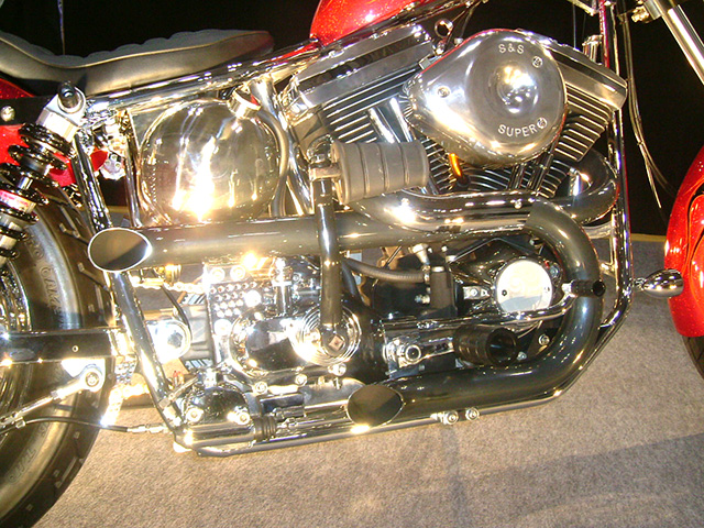 FATECH Custom Harley Davidson "BLOODY METAL"
